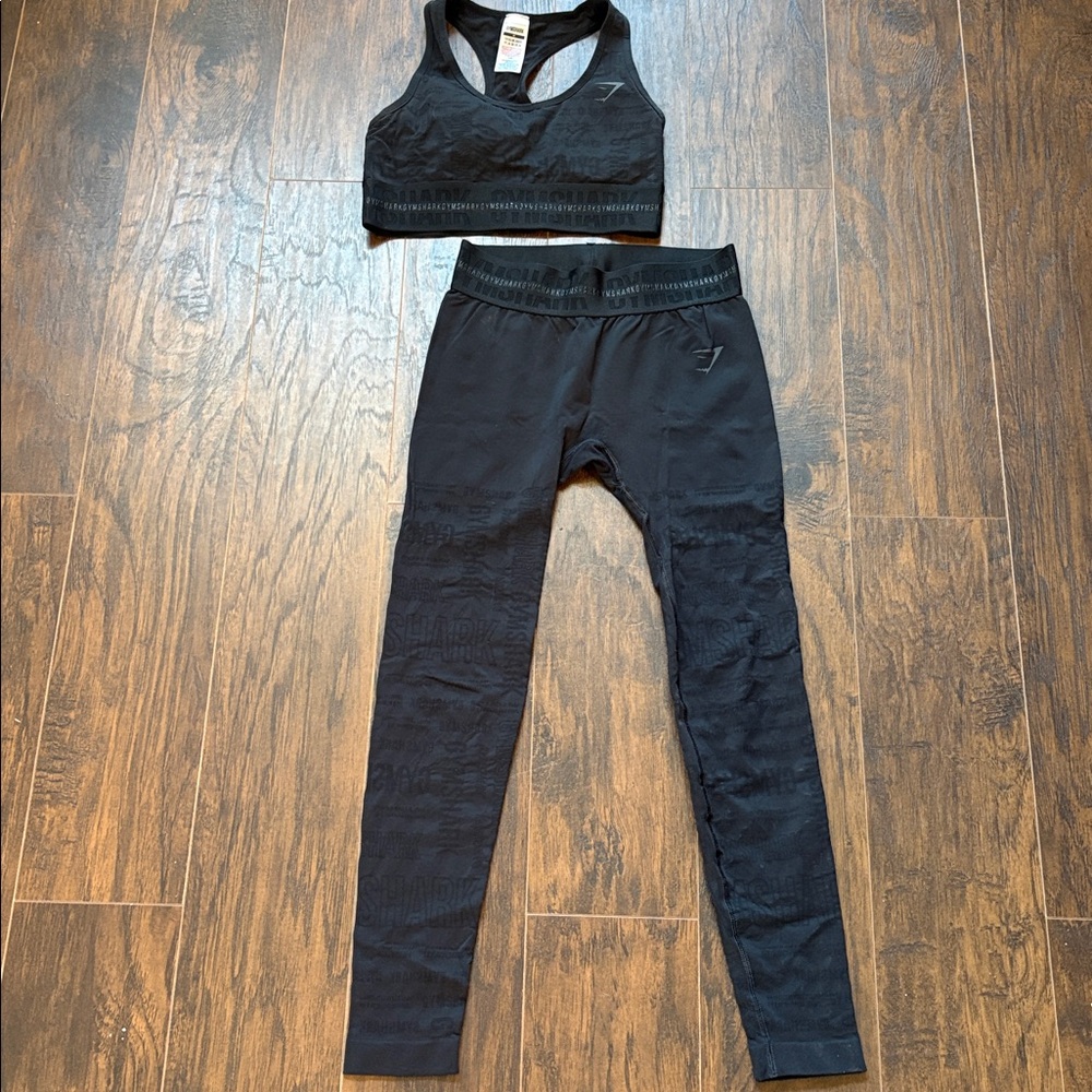 💎RARE💎🆕Gymshark “Vision” Sports Bra And Full-Length Legging In Black Tonal Logo - Picture 2 of 16